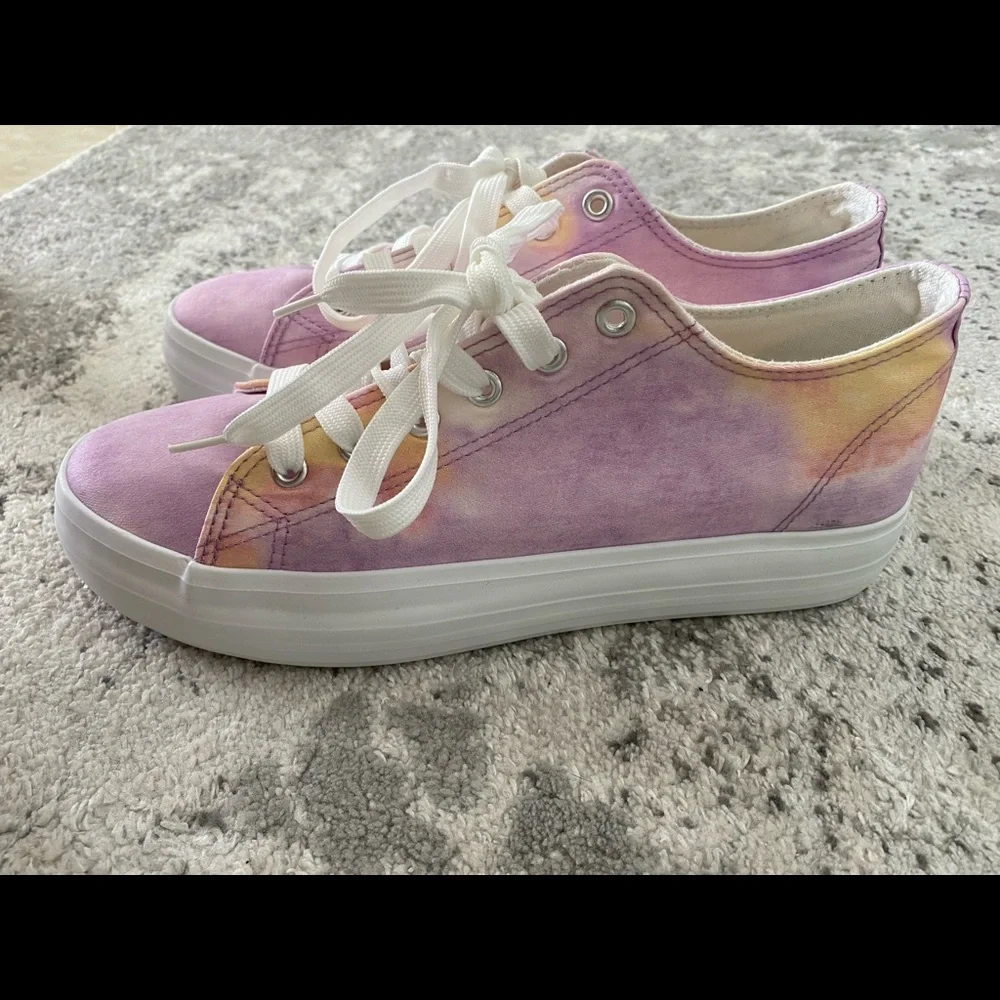 Restricted lilac yellow Tie Dye lace up platform Sneakers nwot
